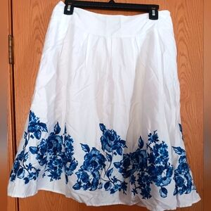 Women's size 10, Croft & Barrow skirt